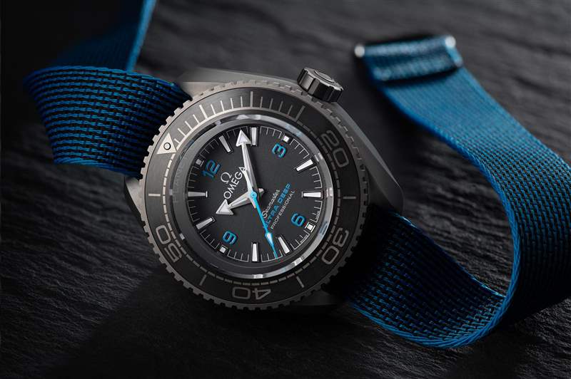 歐米茄超級(jí)宇宙海洋系列Ultra Deep Professional在 10,928 米的世界潛水紀(jì)錄中幸存下來-復(fù)刻表