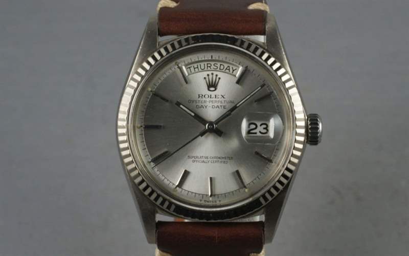 在可信的分銷商買新表當然少一份擔心，而且享有很好的服務(wù)，但對于新