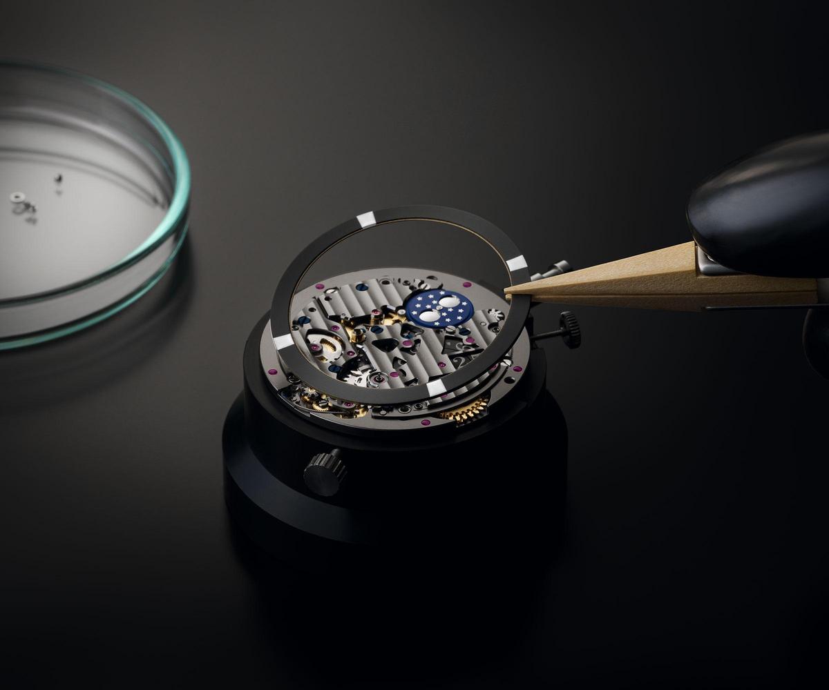 不規(guī)則的和諧美學(xué)!格拉蘇蒂原創(chuàng)首度推出年歷功能腕表-復(fù)刻表