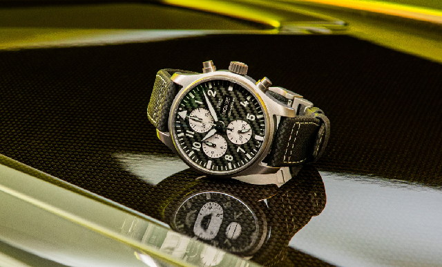 賽車同款材質!IWC飛行員計時腕表「AMG」特別版-復刻表