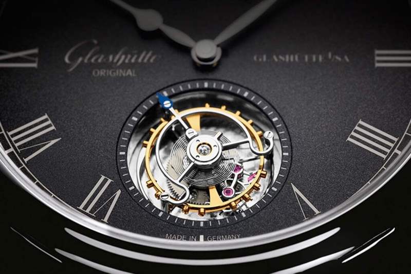 什么是飛行陀飛輪? (Flying Tourbillon) 什么是陀飛輪?機(jī)械手表入門必讀知識(shí)-復(fù)刻表