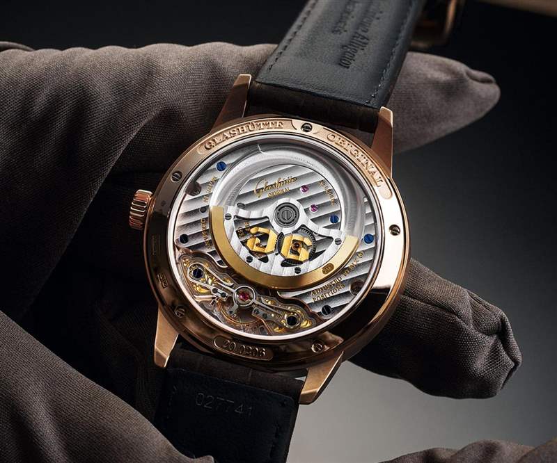 不規(guī)則的和諧美學(xué)!格拉蘇蒂原創(chuàng)首度推出年歷功能腕表-復(fù)刻表