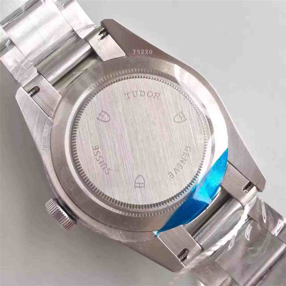 ZF帝舵碧灣系列小紅盾會一眼假嗎