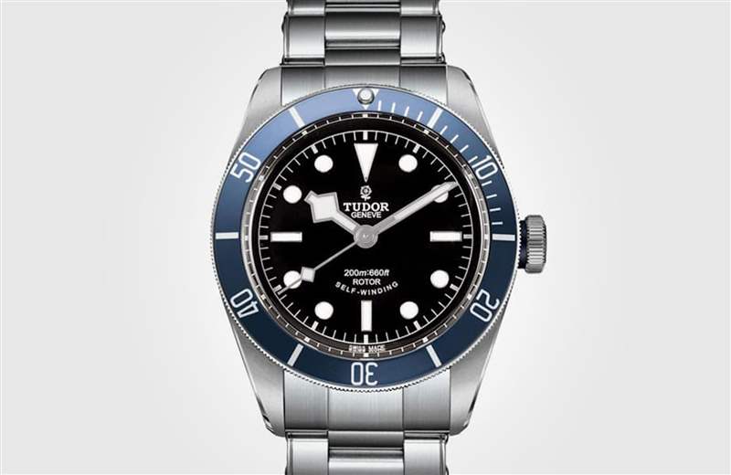 深藍色表圈的79220B目前身價略高于定價，展現受歡迎的市場人氣。 （TUDOR官網）