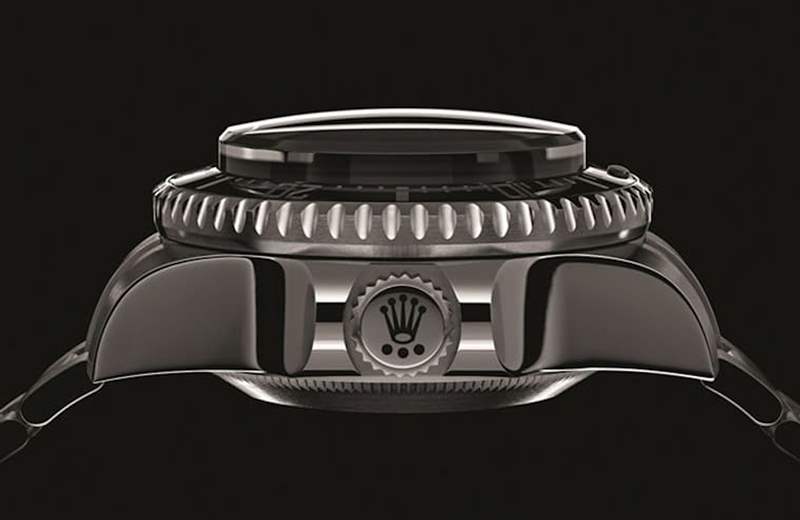 2012年勞力士為了「深海挑戰」計畫專程打造的Deepsea Challenge概念錶，從錶側角度可以體會它不太適合日常佩戴。（IG@Rolex）