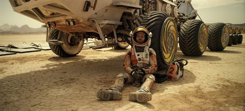 火星救援電影看點(diǎn):馬特·達(dá)蒙 (Matt Damon) 身著漢米爾頓卡其海軍藍(lán)BeLOWZERO-復(fù)刻表