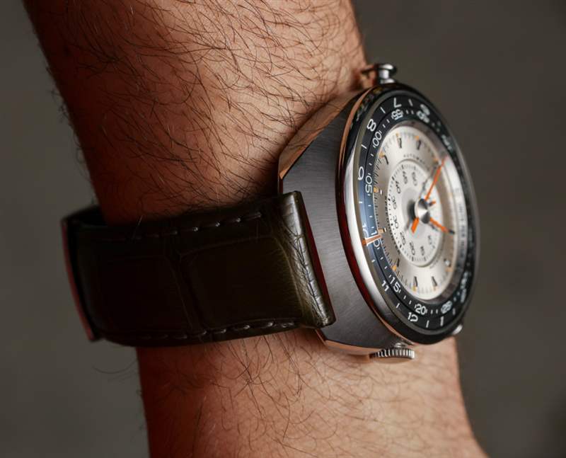 Singer Track 1 是一款售價 40,000 美元的保時捷汽車改裝手表-復刻表