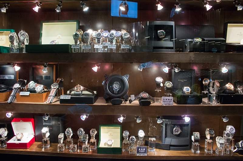 采訪aBlogtoWatch的Ariel Adams就他的個人手表系列由Crown & Calibre創始人-復刻表