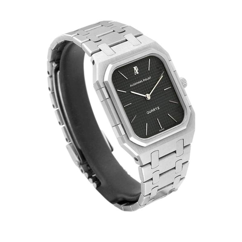 從Royal Oak 6005的例子中突顯市場對(duì)於經(jīng)典設(shè)計(jì)和機(jī)械機(jī)芯的接受度還是高很多，因此6005後來也就沒沒走入歷史洪流中。（Source：sothebys）