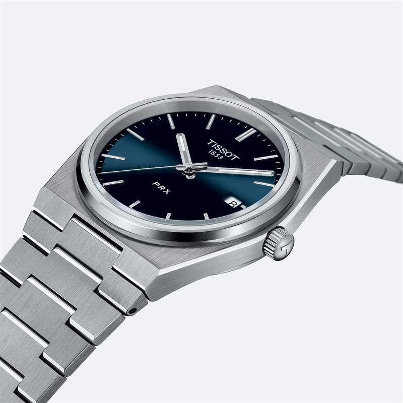 偷比。帶有集成手鏈的不銹鋼手表不是來自通常的嫌疑人-復(fù)刻表