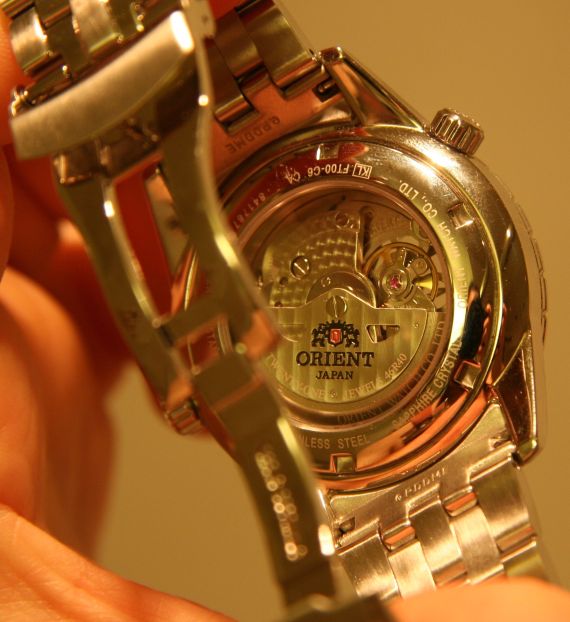 orient-cft00004b-watch-back 東方賽車CFT00004B終結(jié)者同款半鏤空手表-復(fù)刻表