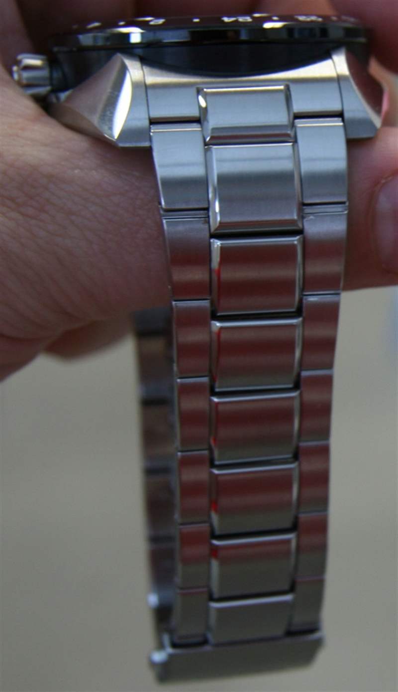 搭載Spring Drive機(jī)芯的精工Ananta Spring深潛手表-復(fù)刻表