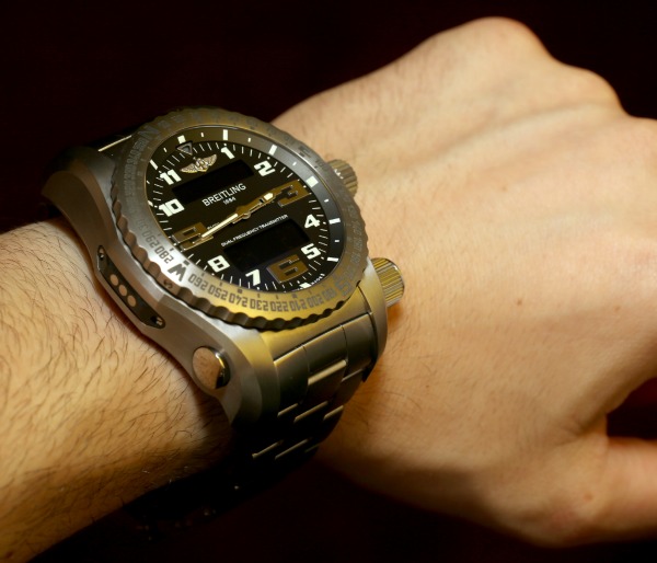 百年靈Emergency II動手實踐:腕表中真正的全球救援燈塔-復刻表