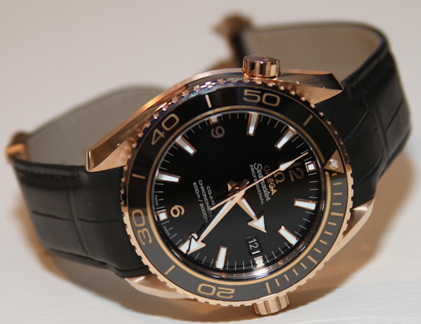 歐米茄海馬系列海洋宇宙Ceragold腕表上手體驗-復(fù)刻表