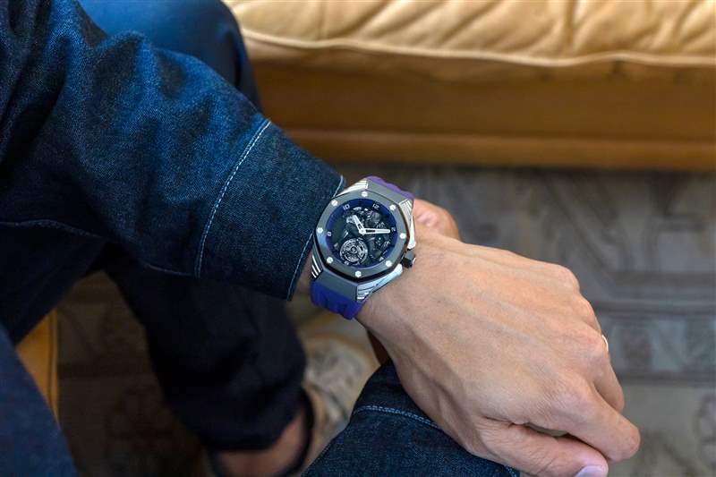 第二意見加入我，因?yàn)槲以噲D理解皇家橡樹概念“黑豹”飛行陀飛輪-復(fù)刻表