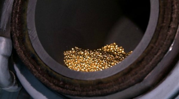 宇舶推出防刮“魔法金”腕表-復刻表