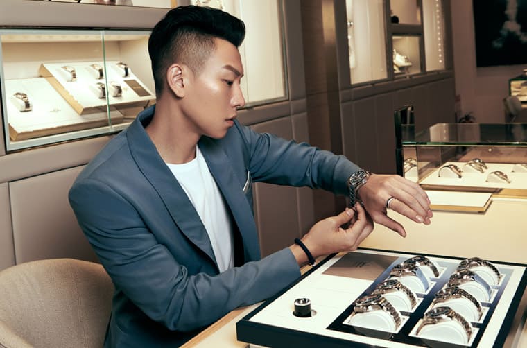 「行走的費洛蒙」瘦子E.SO成為臺灣歐米茄首位品牌大使搶先佩戴夏日藍色海馬手表-復(fù)刻表