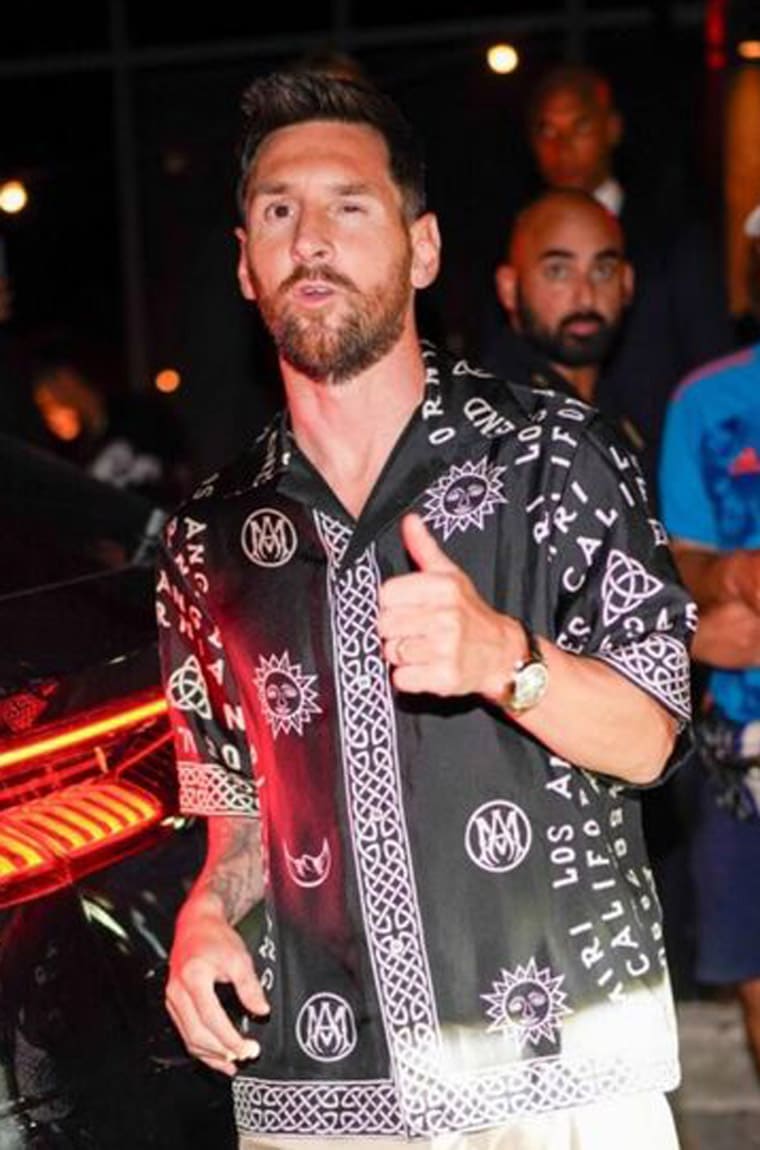 梅西和貝克漢難得晚餐同框大合照 「各自曬出停產(chǎn)天價(jià)夯表」-復(fù)刻表