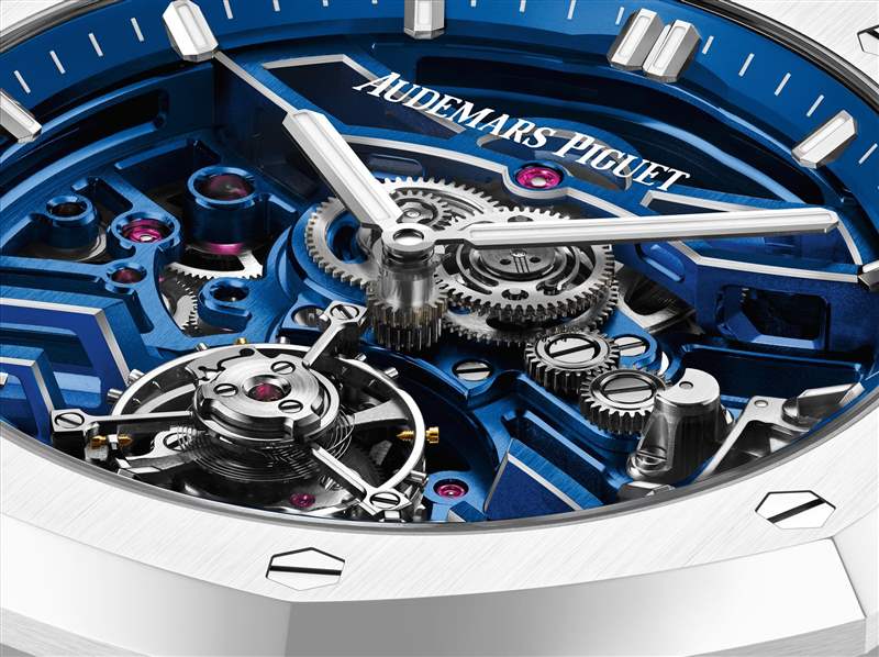 愛(ài)彼推出Royal Oak Selfwinding Flying Tourbillon Openworked鏤空飛行陀飛輪腕表：白色陶瓷表殼-復(fù)刻表