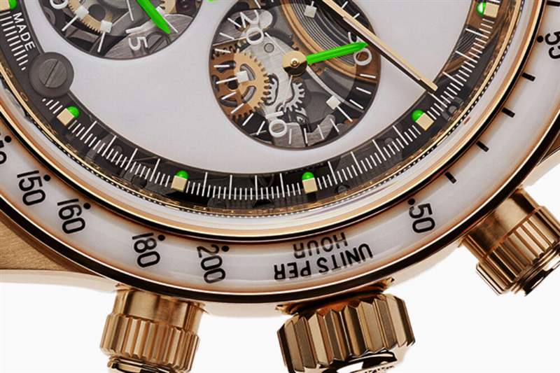 日內瓦工匠讓Adam Levine的勞力士迪通拿在黑暗中完全發光-復刻表