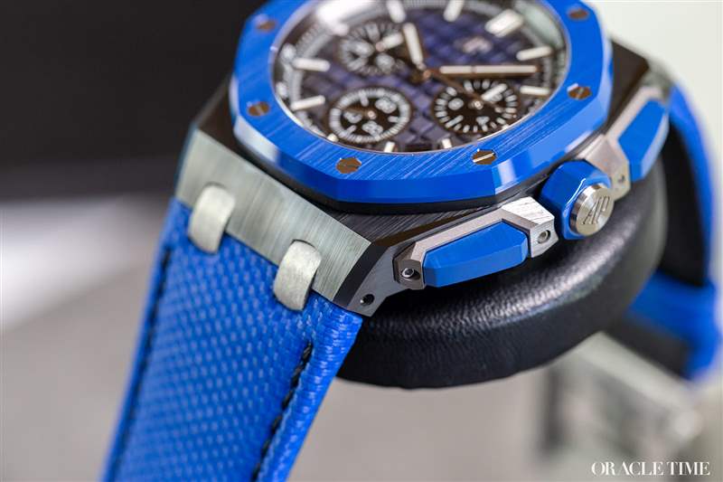 愛彼皇家橡樹離岸型自動(dòng)上鏈計(jì)時(shí)碼表黑色和藍(lán)色陶瓷 26420CE.OO.A043VE.01