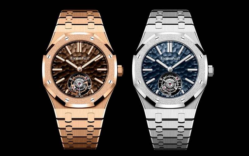 愛彼推出Royal Oak Selfwinding Flying Tourbillon Dimpled Dial飛行陀飛輪腕表:霜金+錘紋工藝-復刻表