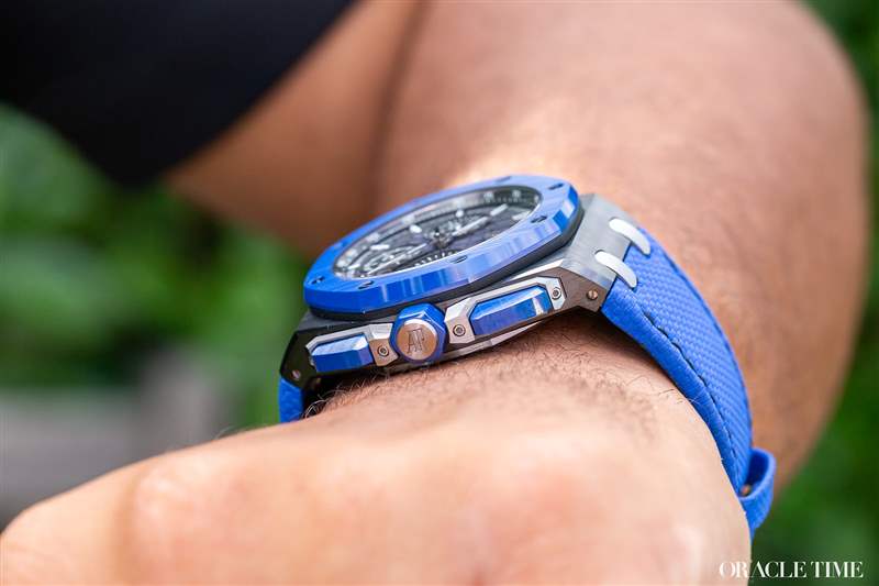 愛彼皇家橡樹離岸型自動(dòng)上鏈計(jì)時(shí)碼表黑色和藍(lán)色陶瓷 26420CE.OO.A043VE.01