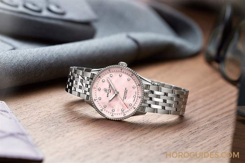 輕霧粉與淺藍(lán)色珍珠母貝面盤(pán)Navitimer也可以唯美-復(fù)刻表