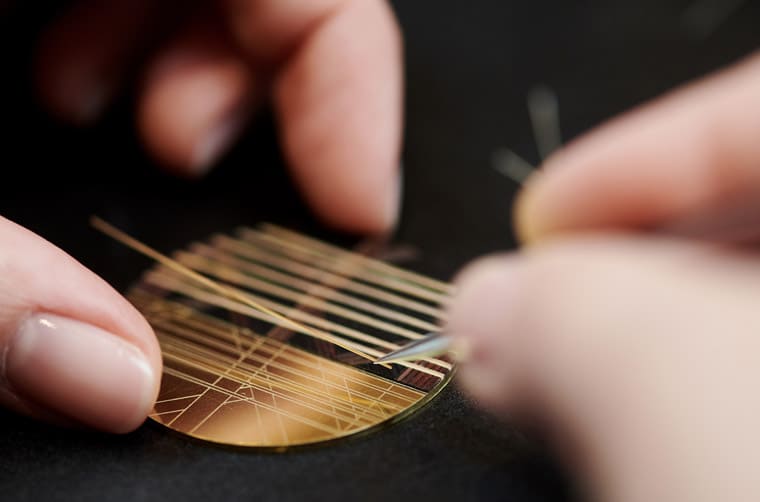 愛馬仕Slim d'Hermès懷表以馬鬃細工鑲嵌搭配雕刻工藝詮釋駿馬絲巾主題-復刻表